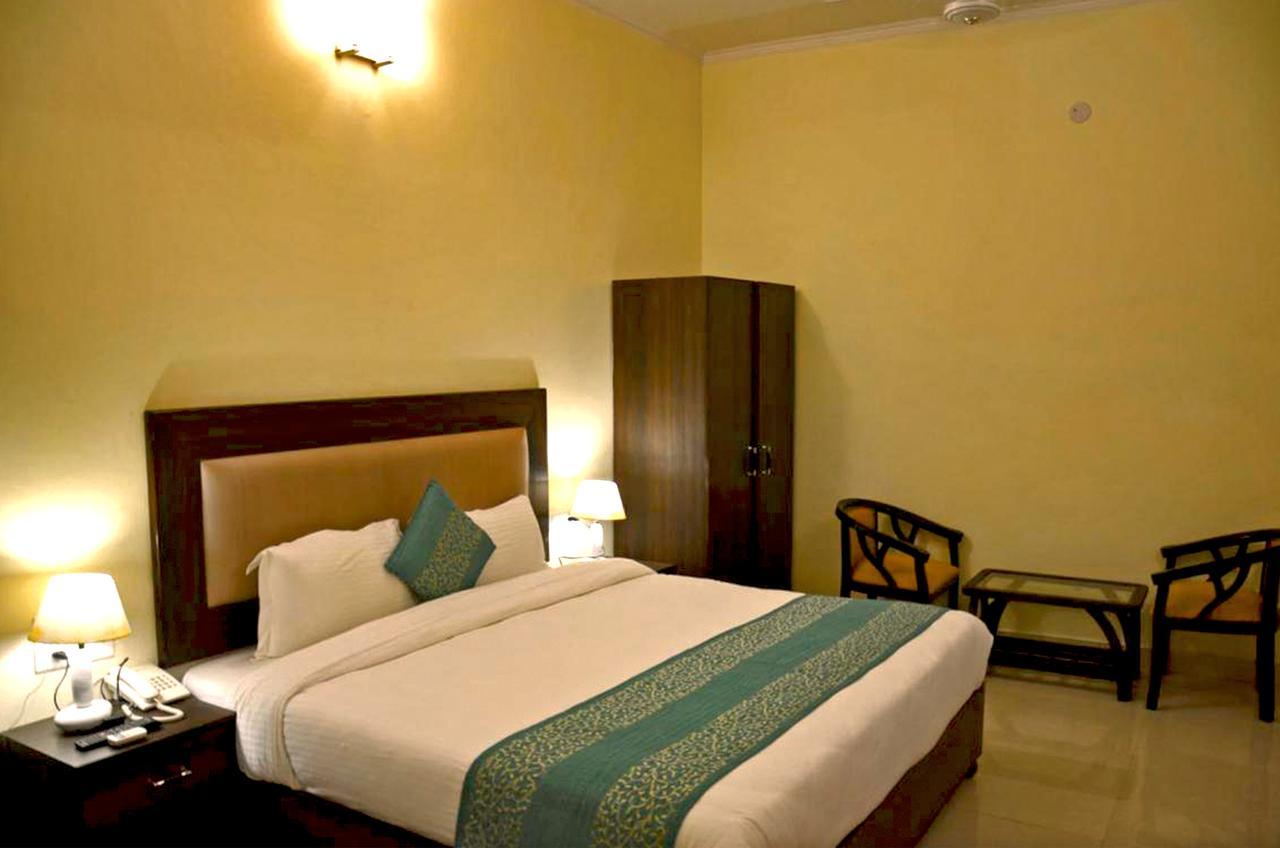 Elm Tree Amritsar Hotel Exterior photo